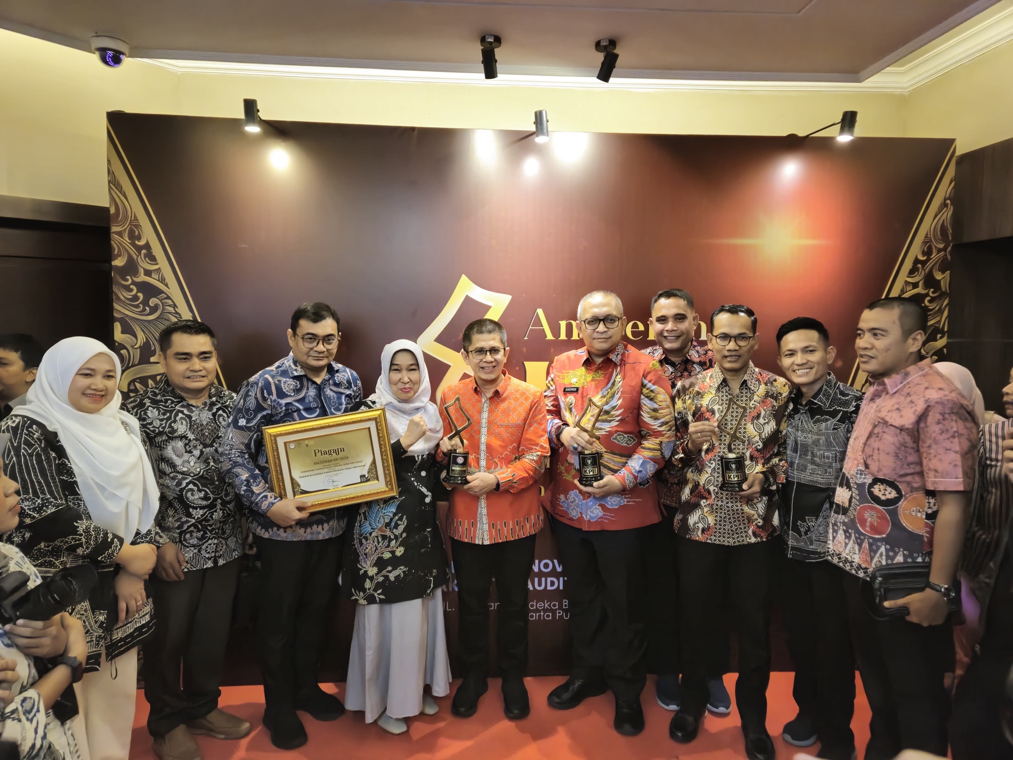 Andree Algamar Antar Pemko Padang Raih KPI Award 2024