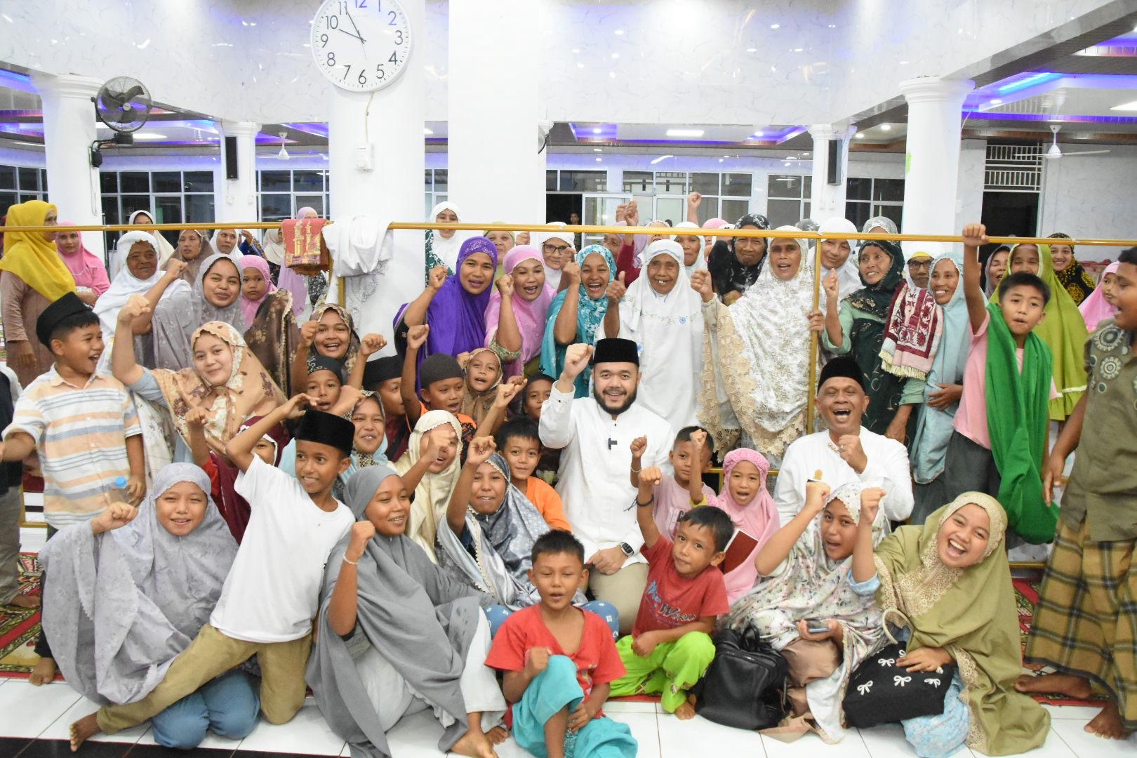 Safari Ramadan di Sungai Pisang, Fadly Amran: Pemerintah Harus Approachble